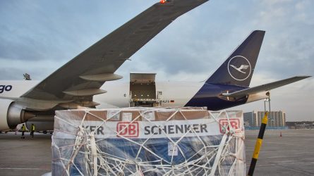 Nachhaltige Flüge zwischen Europa und Asien: DB Schenker und Lufthansa Cargo starten regelmäßige CO2-neutrale Frachtverbindung