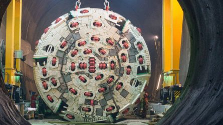 Gut 20 Meter Tunnel treibt eine Bohrmaschine pro Tag in den Berg. Ab 2019 werden sechs von ihnen im Einsatz sein. © BBT SE