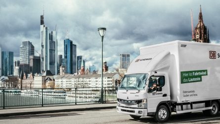 Der eCanter in Frankfurt. Gerade in der Innenstadt kommt ihm seine Wendigkeit entgegen. © DB Schenker/Michael Neuhaus
