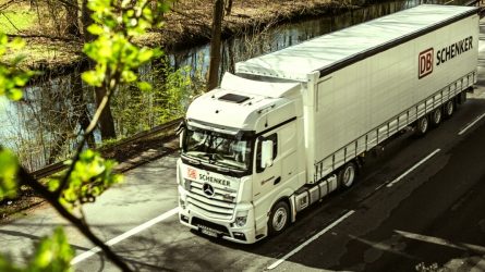 Mit connect 4 land buchen Kunden in Europa kleine Sendungen einfach und schnell. © DB Schenker / Michael Neuhaus