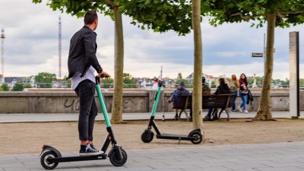 E-Scooter erobern deutsche Innenstädte © stock.adobe.com / Peeradon