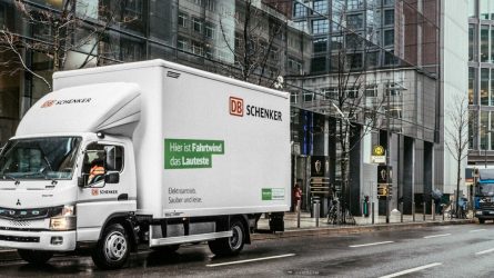 In Frankfurt und Umgebung wird seit März mit einem eCanter von DB Schenker elektrisch angeliefert. © Michael Neuhaus / DB Schenker