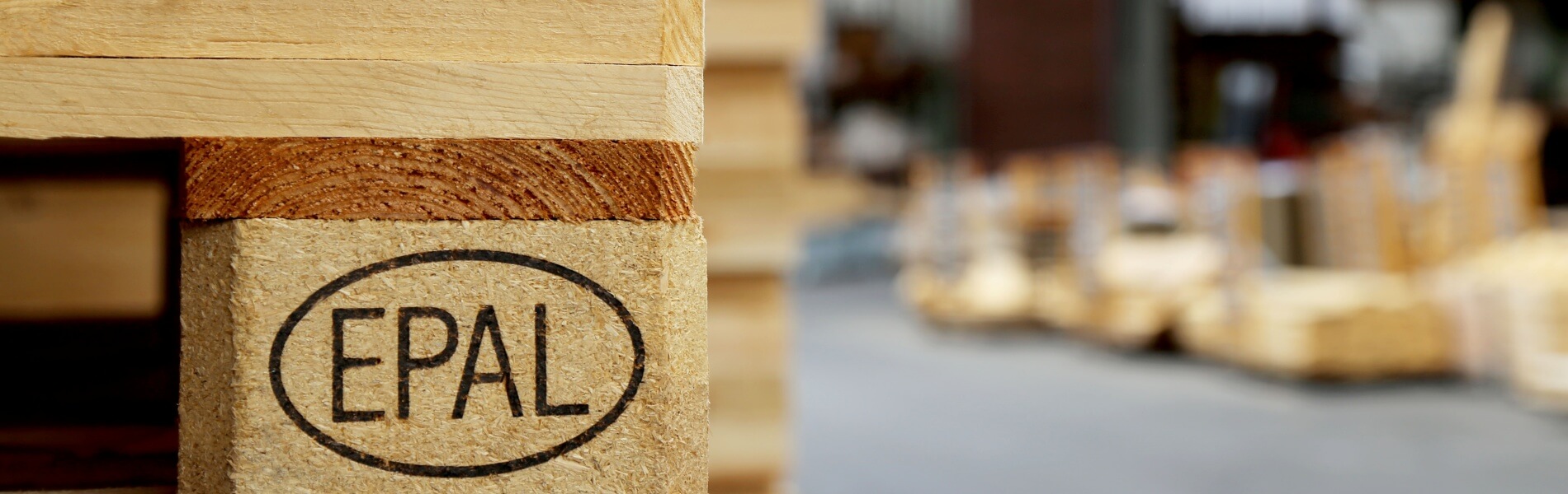 Zusätzlich zu dem berühmten Stempel könnten EPAL-Europaletten schon bald einen QR-Code und einen Sensor erhalten. © EPAL