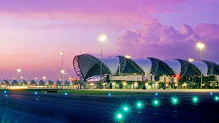 Suvarnabhumi ist Thailands Tor zur Welt: Jährlich nutzen 65 Millionen Passagiere den Flughafen im Osten Bangkoks. © picture-alliance/ dpa / Abaca