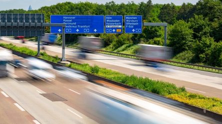 Was passiert, wenn Lieferketten zurück nach Deutschland geholt werden? Nicht nur die Logistik müsste umplanen. © orinocoArt/Adobe Stock