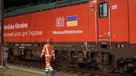 Ein DB-Zug in Seddin kurz vor der Abfahrt. © DBAG/Volker Emersleben