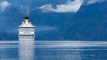 Wenn ein Schiff Ersatzteile braucht, sind die Profis von DB SCHENKERmarineparts zur Stelle. © stock.adobe.com/ Andrey Armyagov