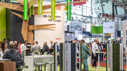 Mit einem Fokus auf Nachhaltigkeit und Digitalisierung präsentiert sich DB Schenker auf der Logimat 2023.