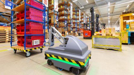 Robot AMR, magazyn w Pardubicach